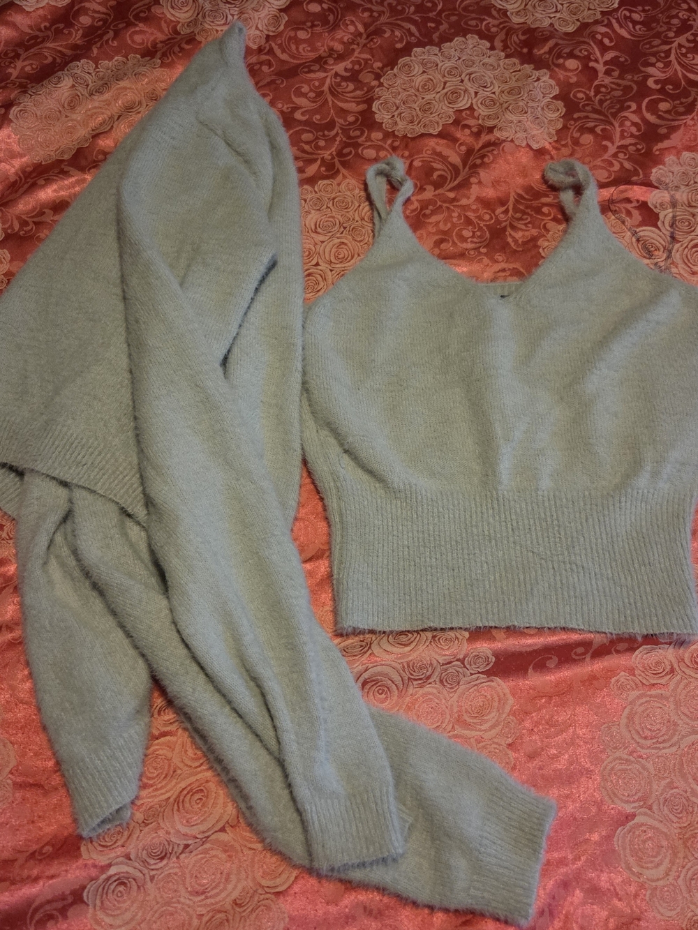 Soft Knit V-Neck And Cropped Cardigan Set in Light Grey
